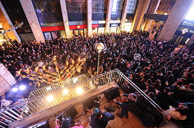 מסיבת חנוכה שארגנו צעירי חב"ד בירושלים