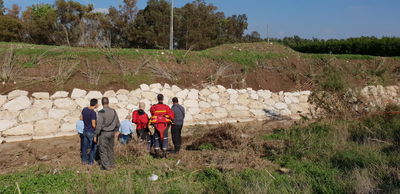 נסחף במים? גופת אדם אותרה בתוך אפיק נחל אלכסנדר