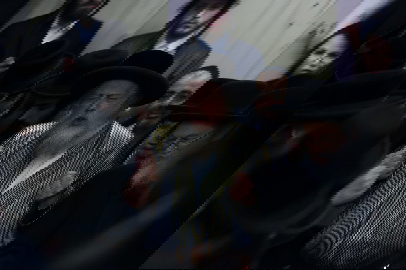 בשעת לילה: האדמו"ר שרף את הפתילות