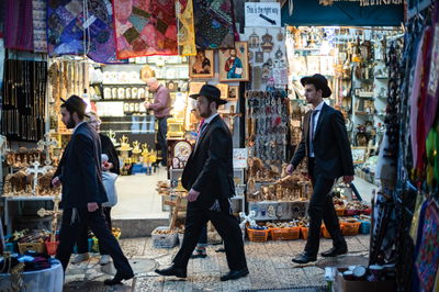 חרדים בעיר העתיקה, אילוסטרציה