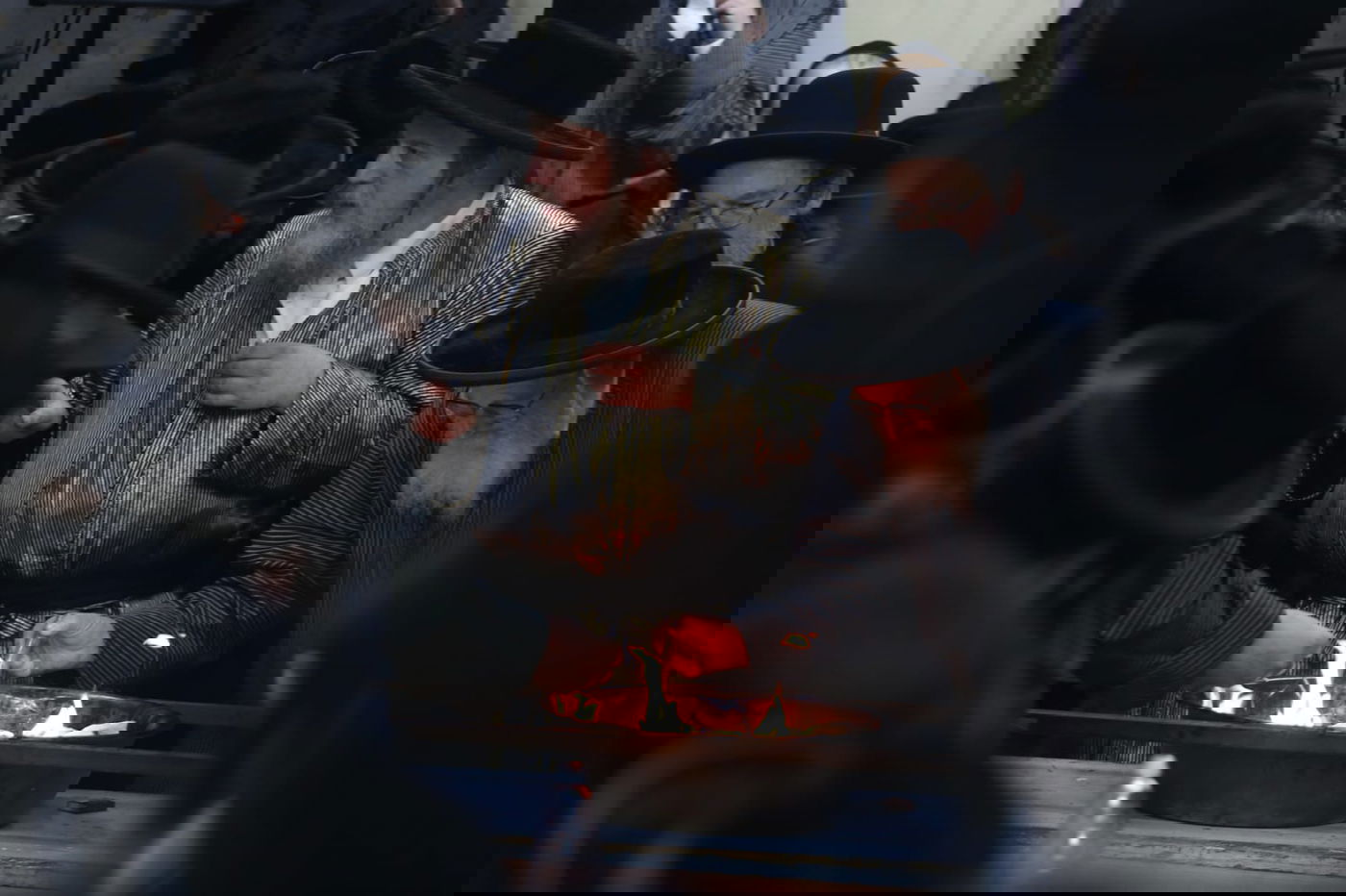 בשעת לילה: האדמו"ר שרף את הפתילות