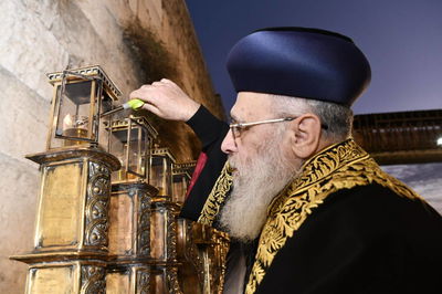 הגר"י יוסף בהדלקה