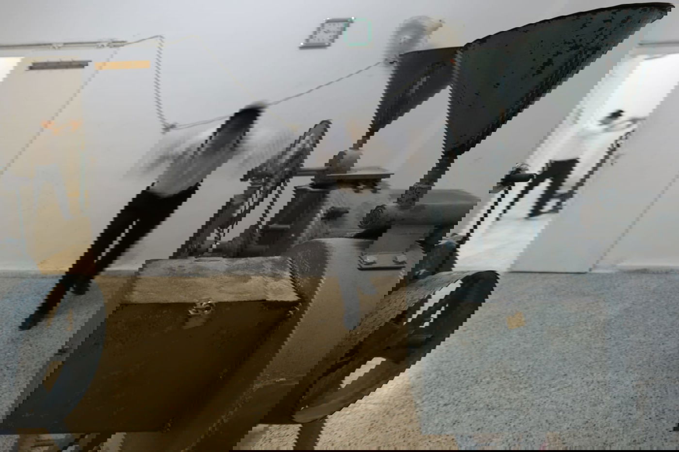 כך טוחנים חיטים עבור המצות • גלריה