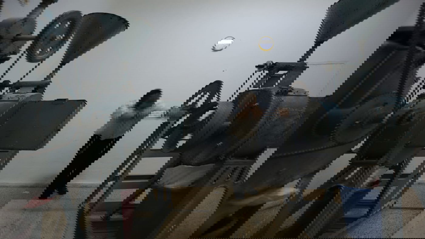 כך טוחנים חיטים עבור המצות • גלריה