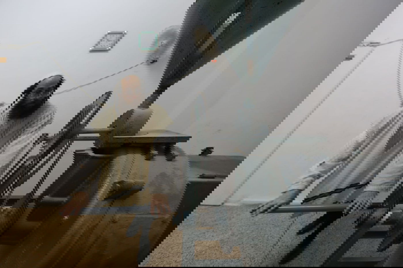 כך טוחנים חיטים עבור המצות • גלריה