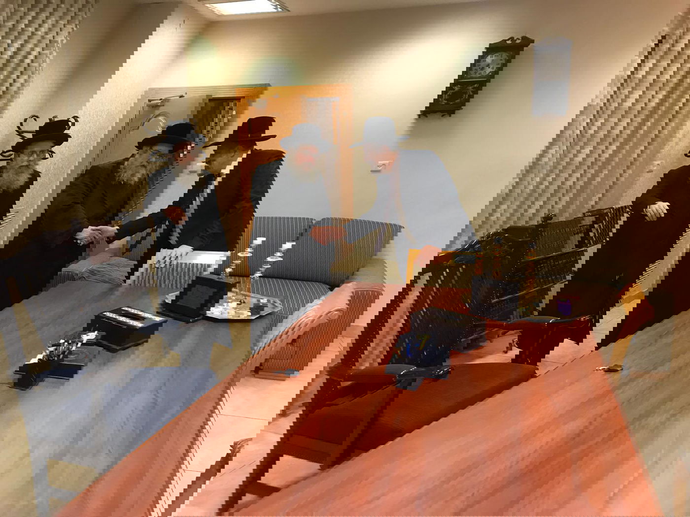 אריה דרעי נועד עם האדמו"ר מבעלזא בנושא 'חוק הגיוס'