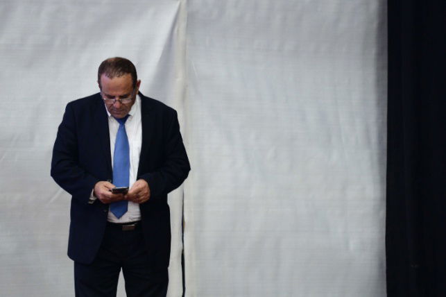 השר איוב קרא