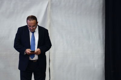 השר איוב קרא