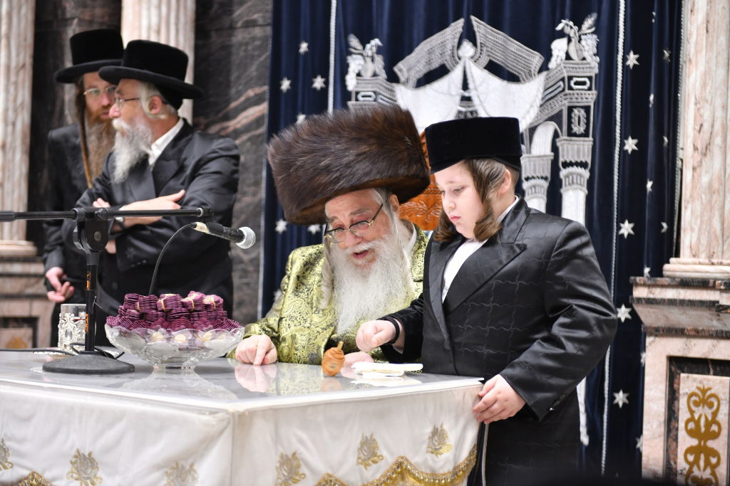 תיעוד מסכם: ימי החנוכה בחצר הקודש צאנז