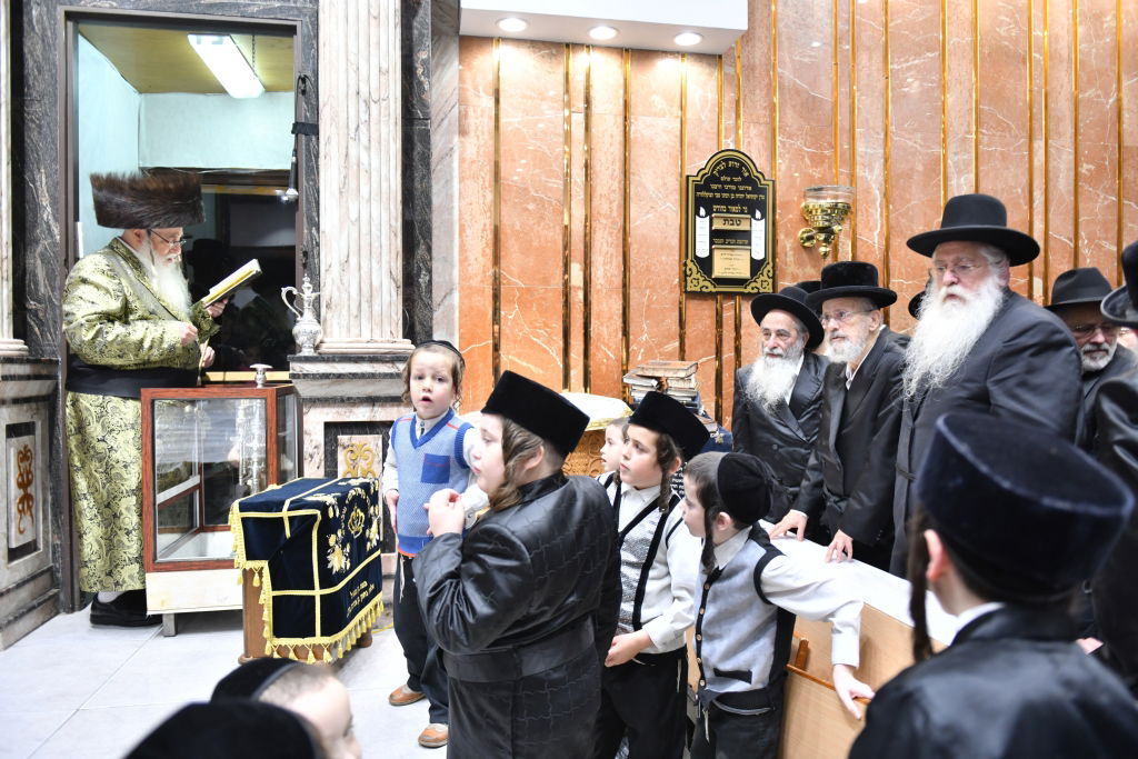 תיעוד מסכם: ימי החנוכה בחצר הקודש צאנז