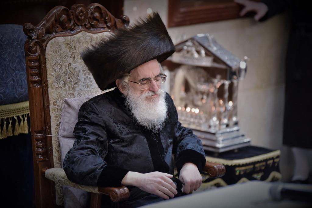 חנוכה בחצר הקודש ויז'ניץ • צפו בגלריה