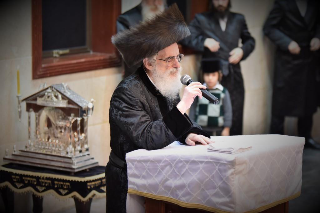 חנוכה בחצר הקודש ויז'ניץ • צפו בגלריה