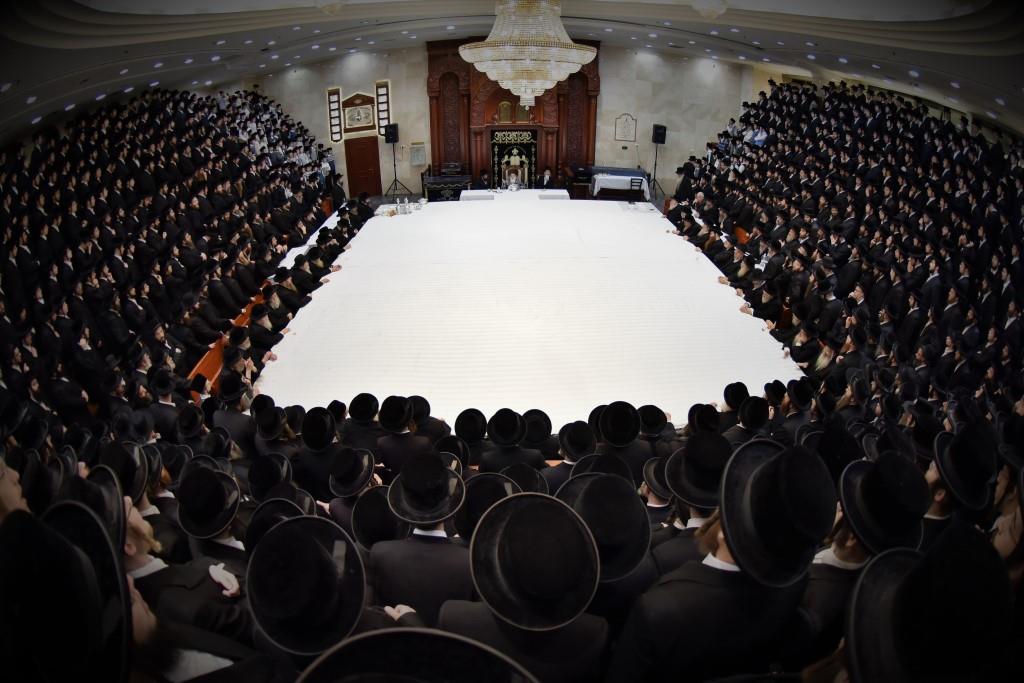 חנוכה בחצר הקודש ויז'ניץ • צפו בגלריה