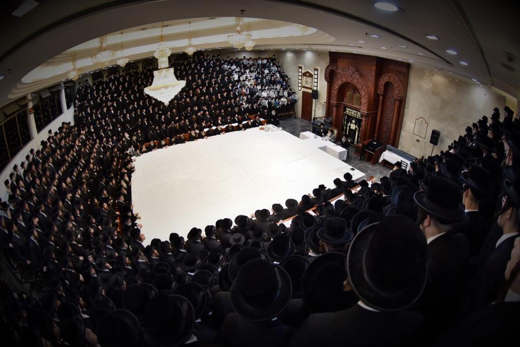 חנוכה בחצר הקודש ויז'ניץ • צפו בגלריה