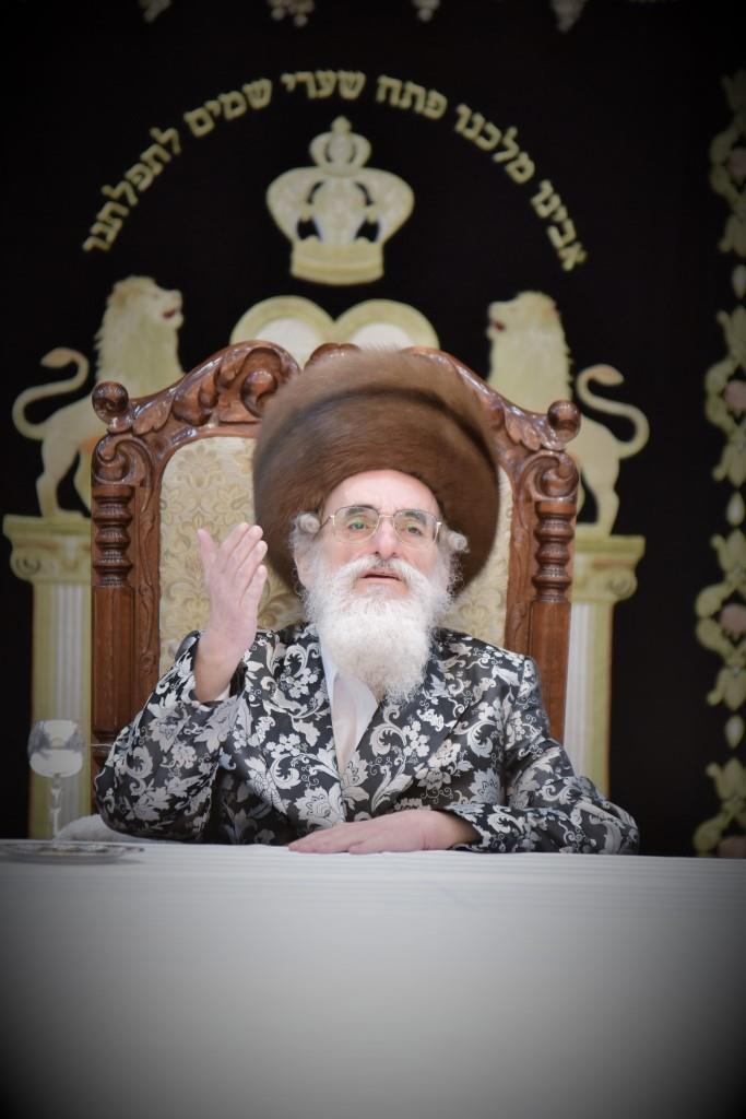 חנוכה בחצר הקודש ויז'ניץ • צפו בגלריה