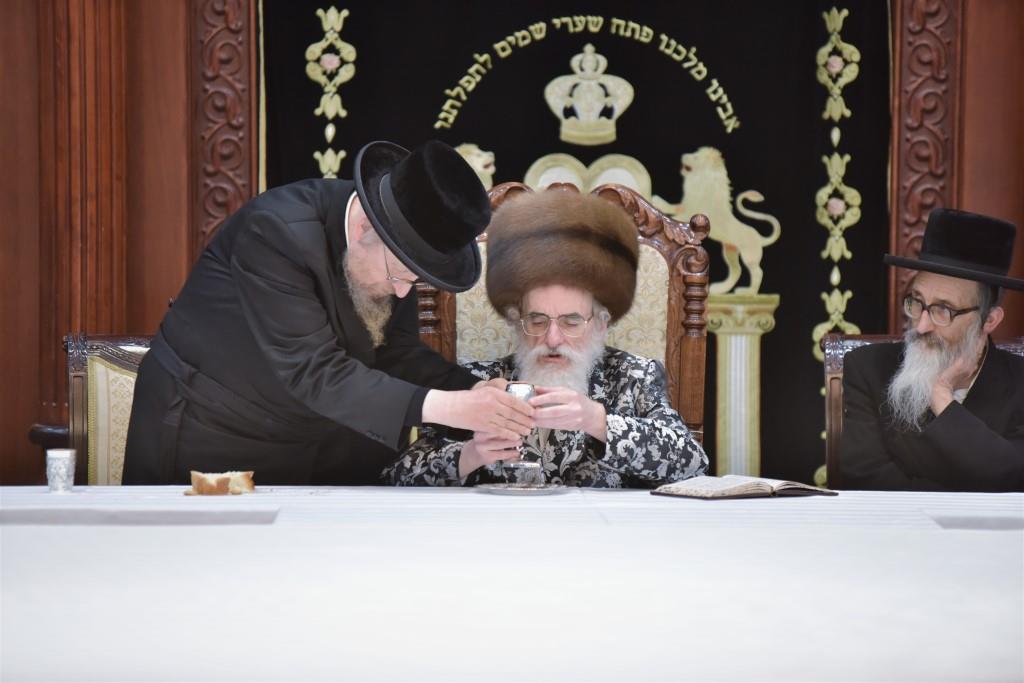 חנוכה בחצר הקודש ויז'ניץ • צפו בגלריה