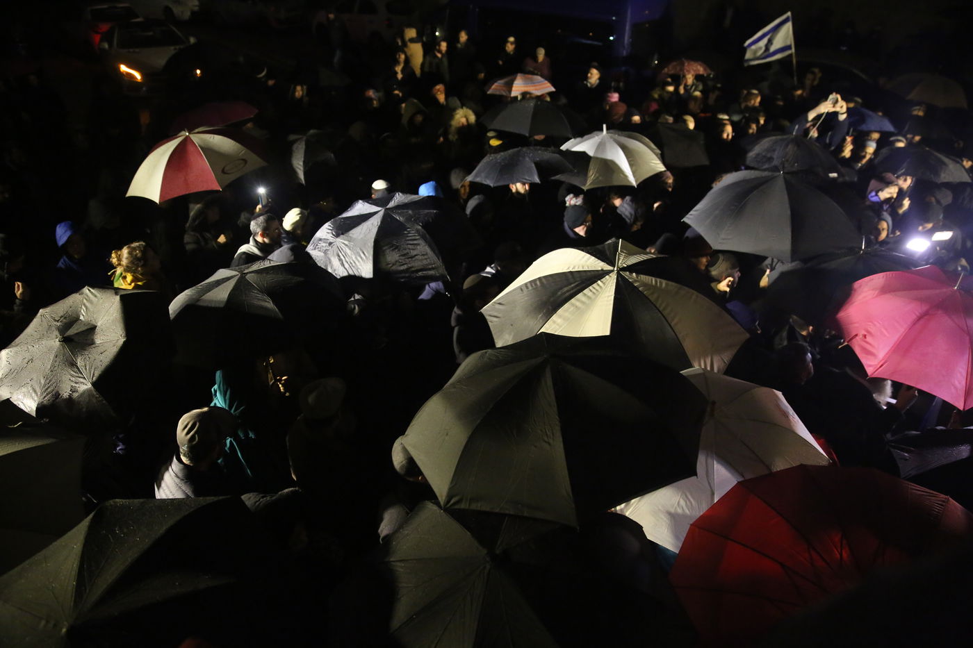 המונים בהלויית הפעוט שנרצח בפיגוע: "זכה לקיים מצוות"