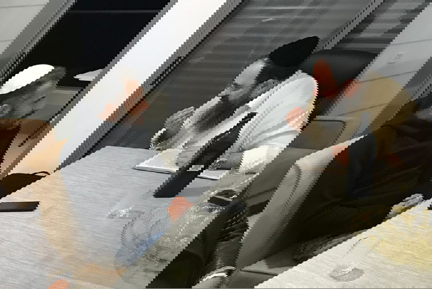 רון קובי אצל הרב בוחבוט, הלילה