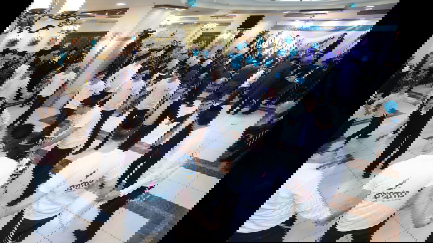 הגר"ש גלאי במסיבת חנוכה של 'נותנים'