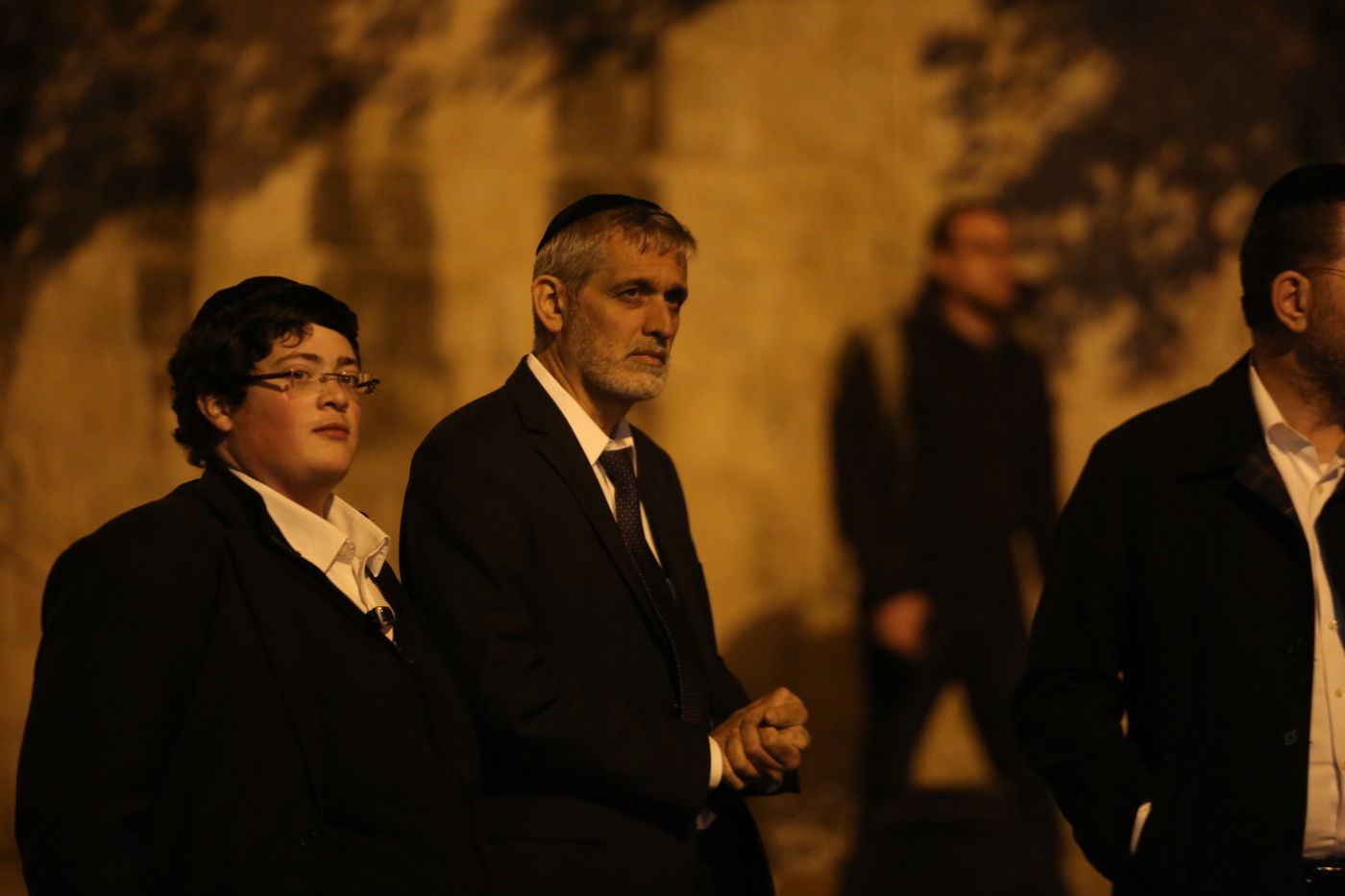 מאות מפגינים בכיכר פריז בשל גל הטרור