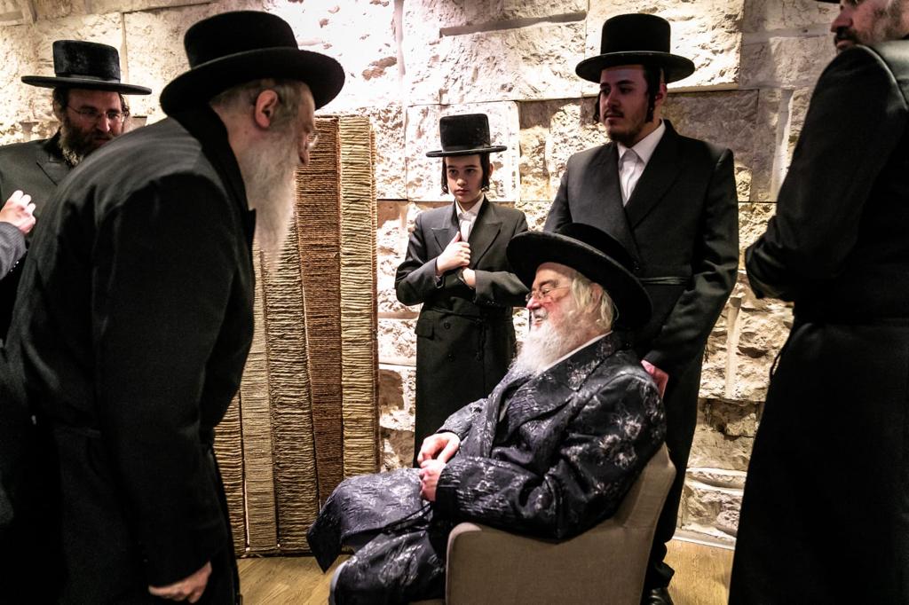 האדמו"ר ממונקאטש-ארה"ב נחת בישראל • צפו בגלריה