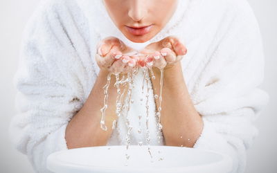 האם את שוטפת את הפנים שלך כמו שצריך? בואי לבדוק