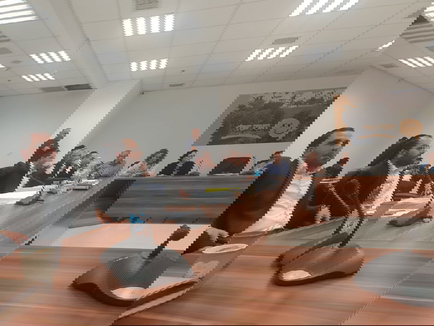 מהומה בעיריית בית שמש - הוזעקה אבטחה: 'דגל' מול בלוך