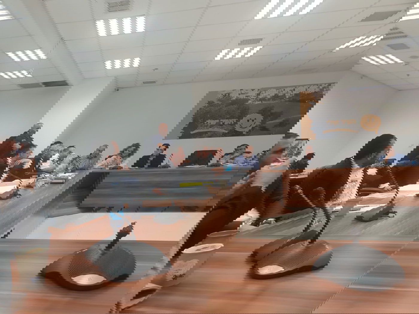 מהומה בעיריית בית שמש - הוזעקה אבטחה: 'דגל' מול בלוך