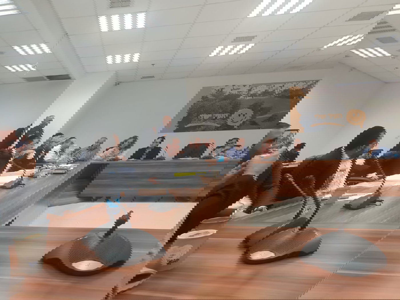 מהומה בעיריית בית שמש - הוזעקה אבטחה: 'דגל' מול בלוך