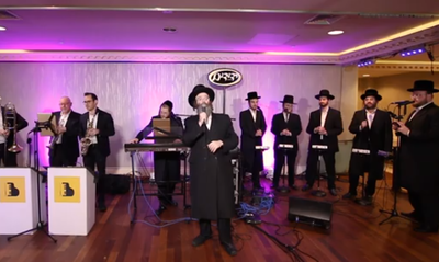 ר' שלמה טויסיג וידידים במחרוזת ריקודים