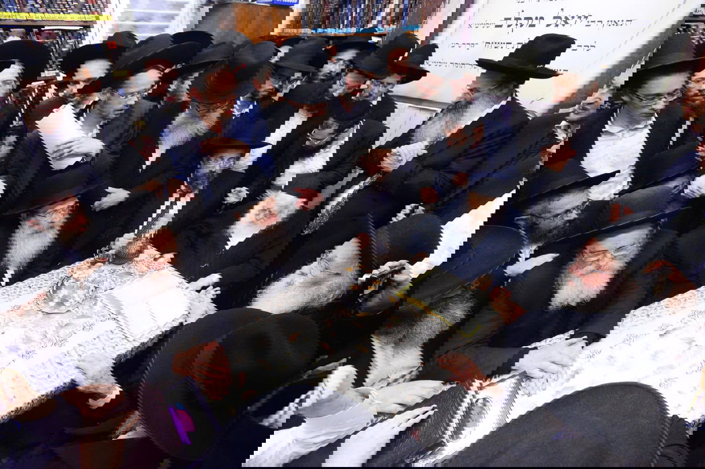 מרן שר התורה הכתיר את תלמידו לרב בבני ברק