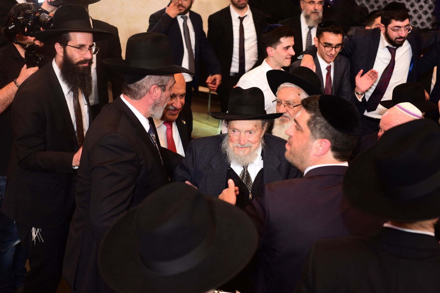 צפו בגלריה: שמחת בר-מצוה לבנו של הרב מיכאל פנחסי