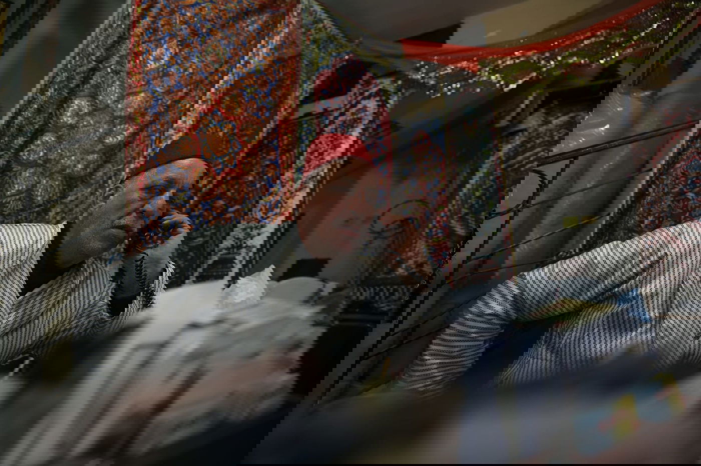 מוכר הגלימות למרן והבדים לנשות השאלים