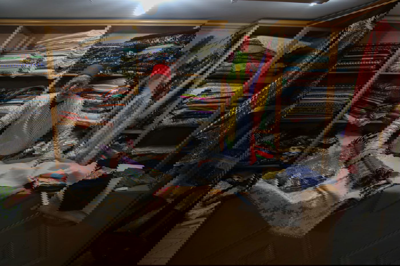 מוכר הגלימות למרן והבדים לנשות השאלים