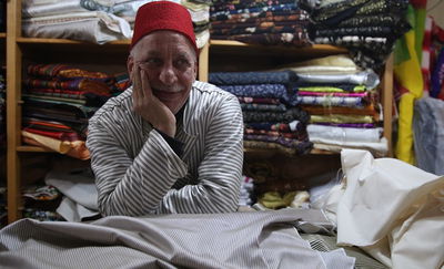 מוכר הגלימות למרן והבדים לנשות השאלים