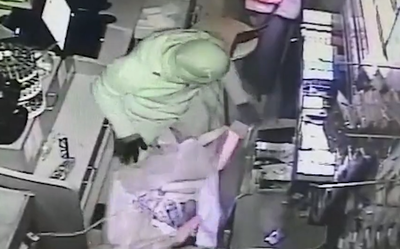 פרצו לבתי עסק ורוקנו אותם לתוך 'באלות'