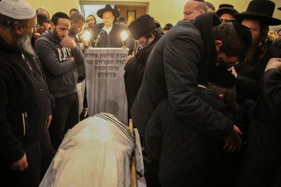 היתומים ב'קדיש' על רבי ישראל פינטו זצ"ל