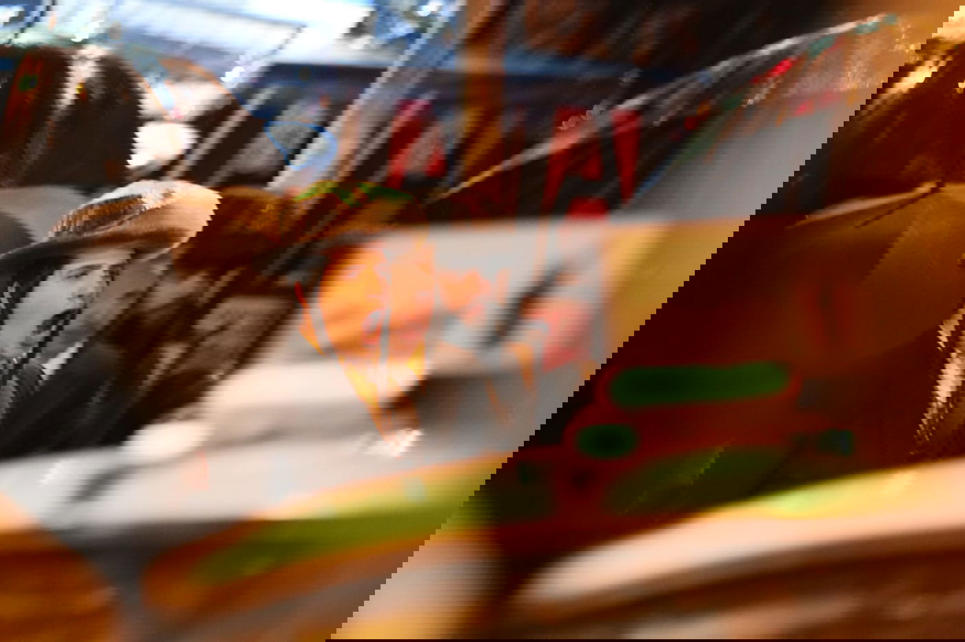 קצין משטרה עצר עיתונאי שסיקר הפגנת קיצונים