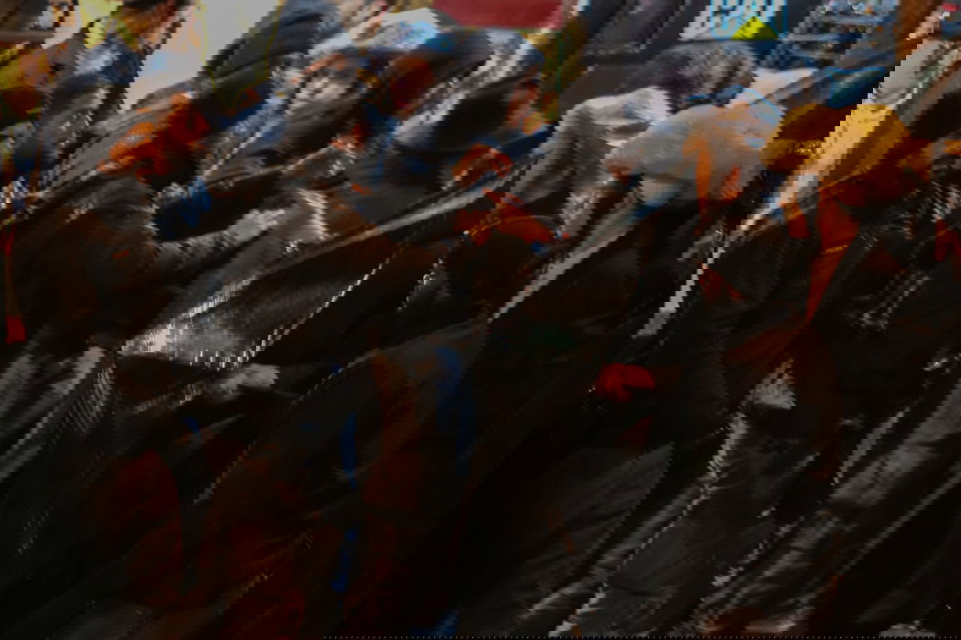 קצין משטרה עצר עיתונאי שסיקר הפגנת קיצונים