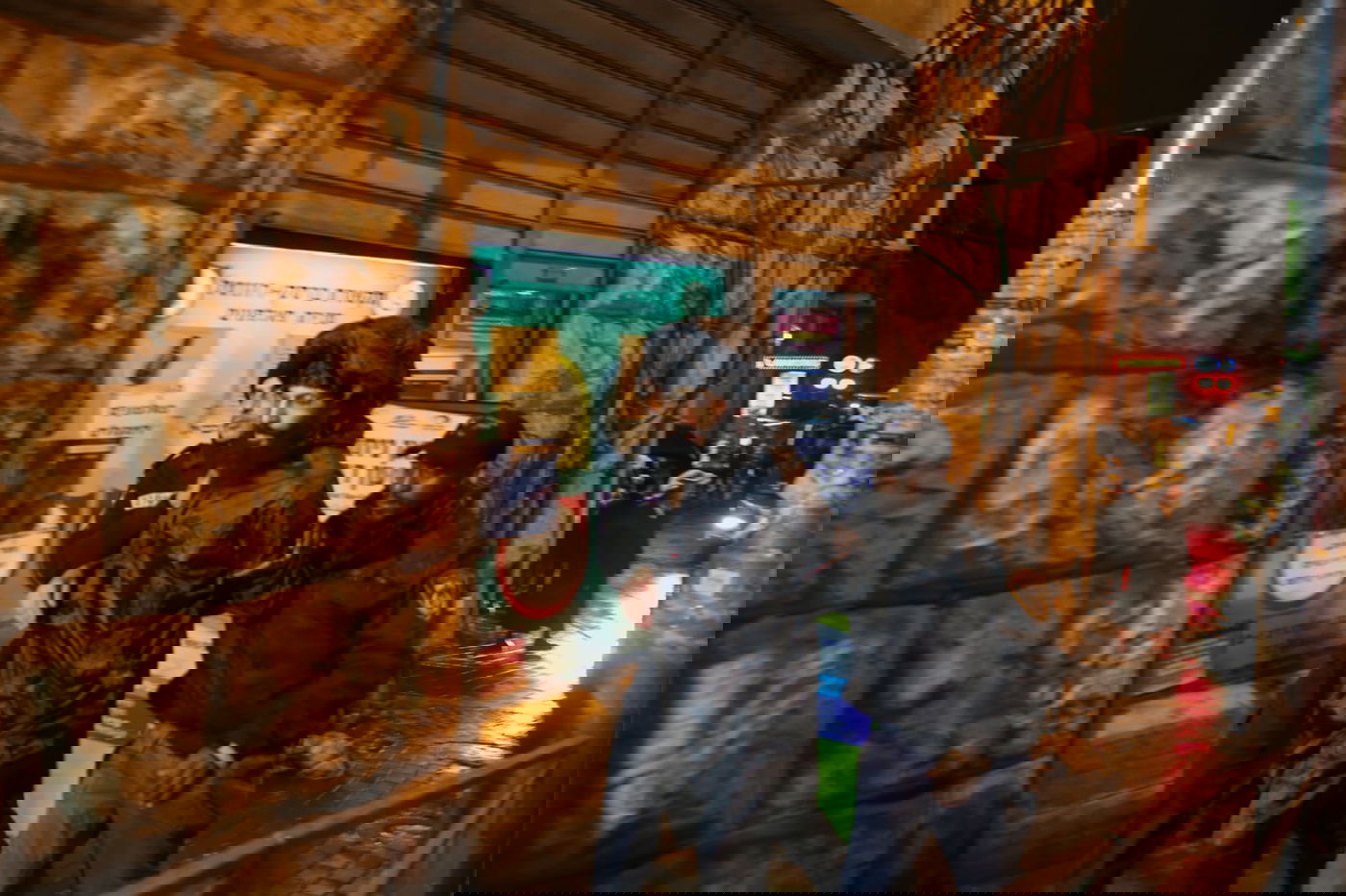 קצין משטרה עצר עיתונאי שסיקר הפגנת קיצונים