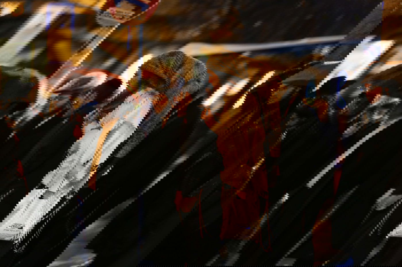 קצין משטרה עצר עיתונאי שסיקר הפגנת קיצונים