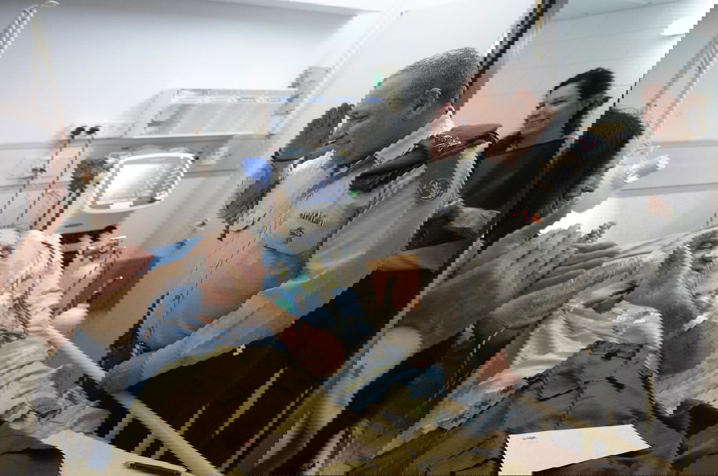 הרמטכ"ל אייזנקוט ממצדיע ללוי, לפני שנתיים