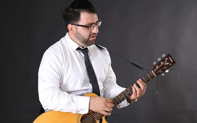 גיל ישראלוב בסינגל חדש: "מזמן לזמן"