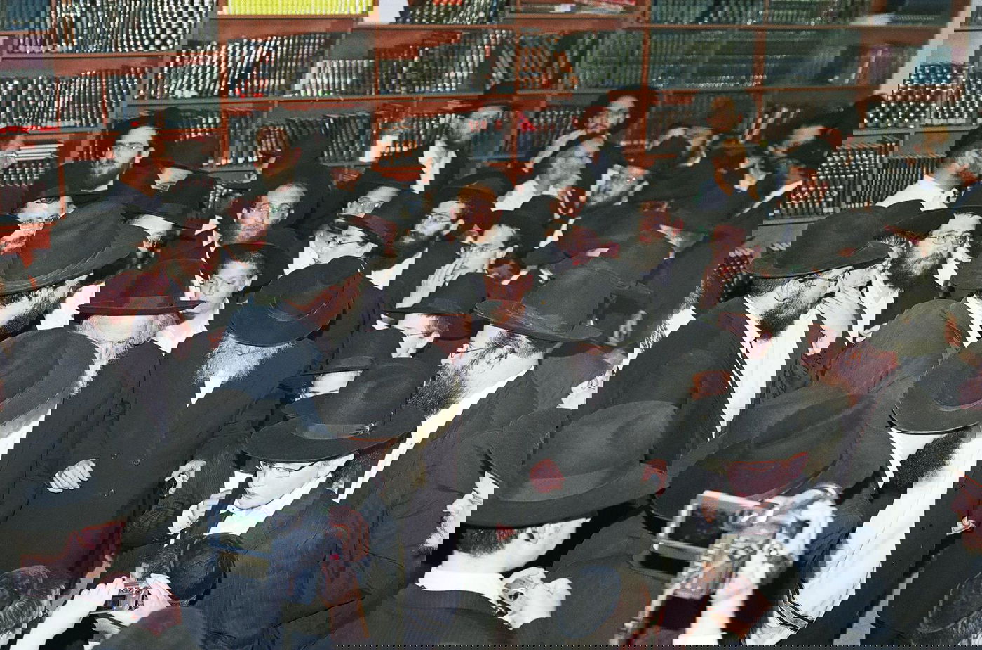 מתפללי 'הפלג' מציגים הוכחות: צביון ביהכ"נ - לא השתנה