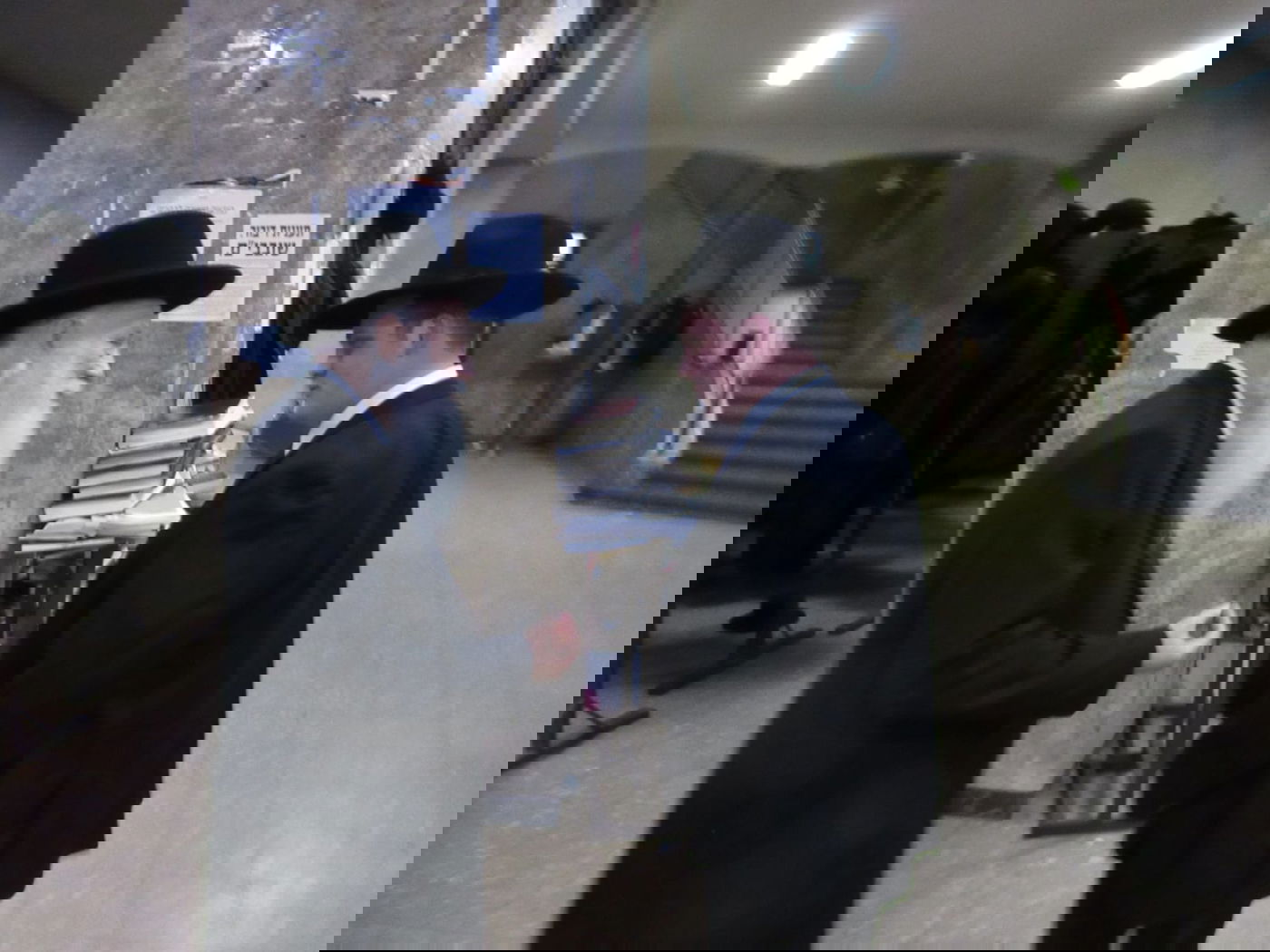 תיעוד בלעדי: האסיר יצחק אריה איחד את פוניבז' 