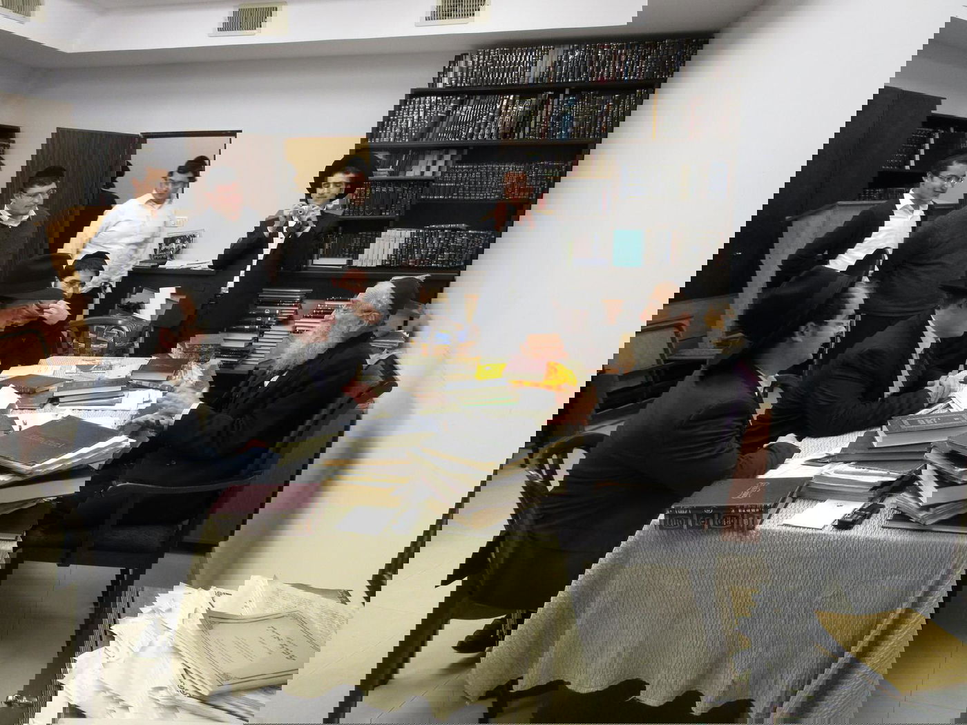 תיעוד בלעדי: האסיר יצחק אריה איחד את פוניבז' 