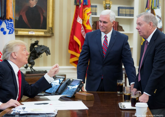 לינדזי גרהאם עם טראמפ וסגנו פנס