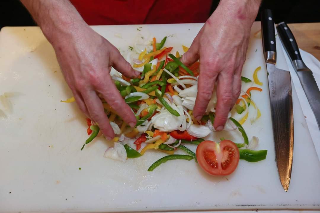 מחפשים תוכן למסיבה? סדנאות אוכל בהנחיית שף מקצועי