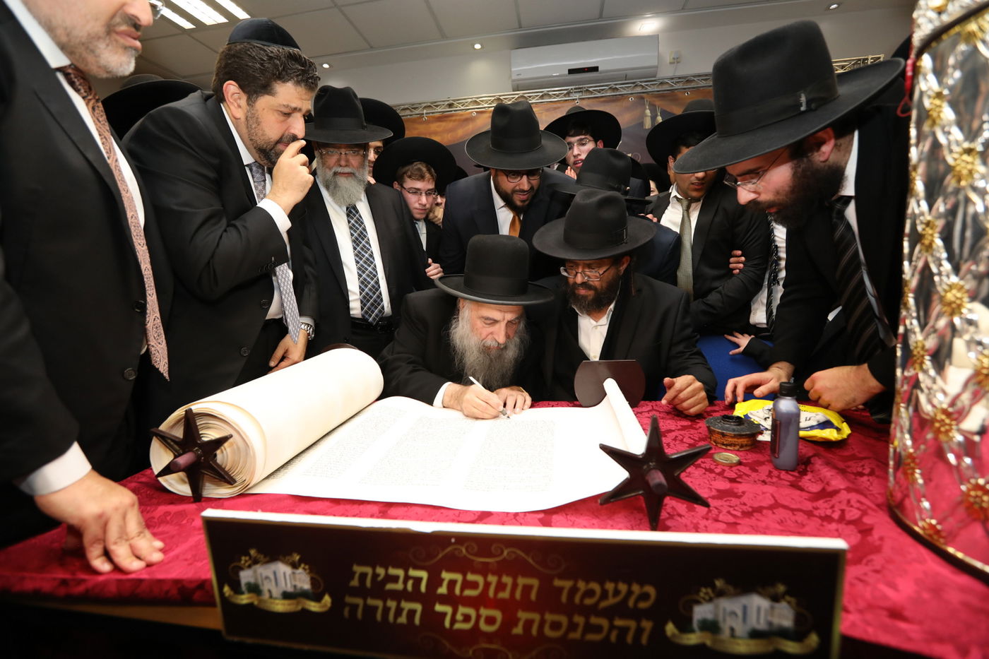 החגיגה הכפולה בישיבת 'קול אליהו' • תיעוד