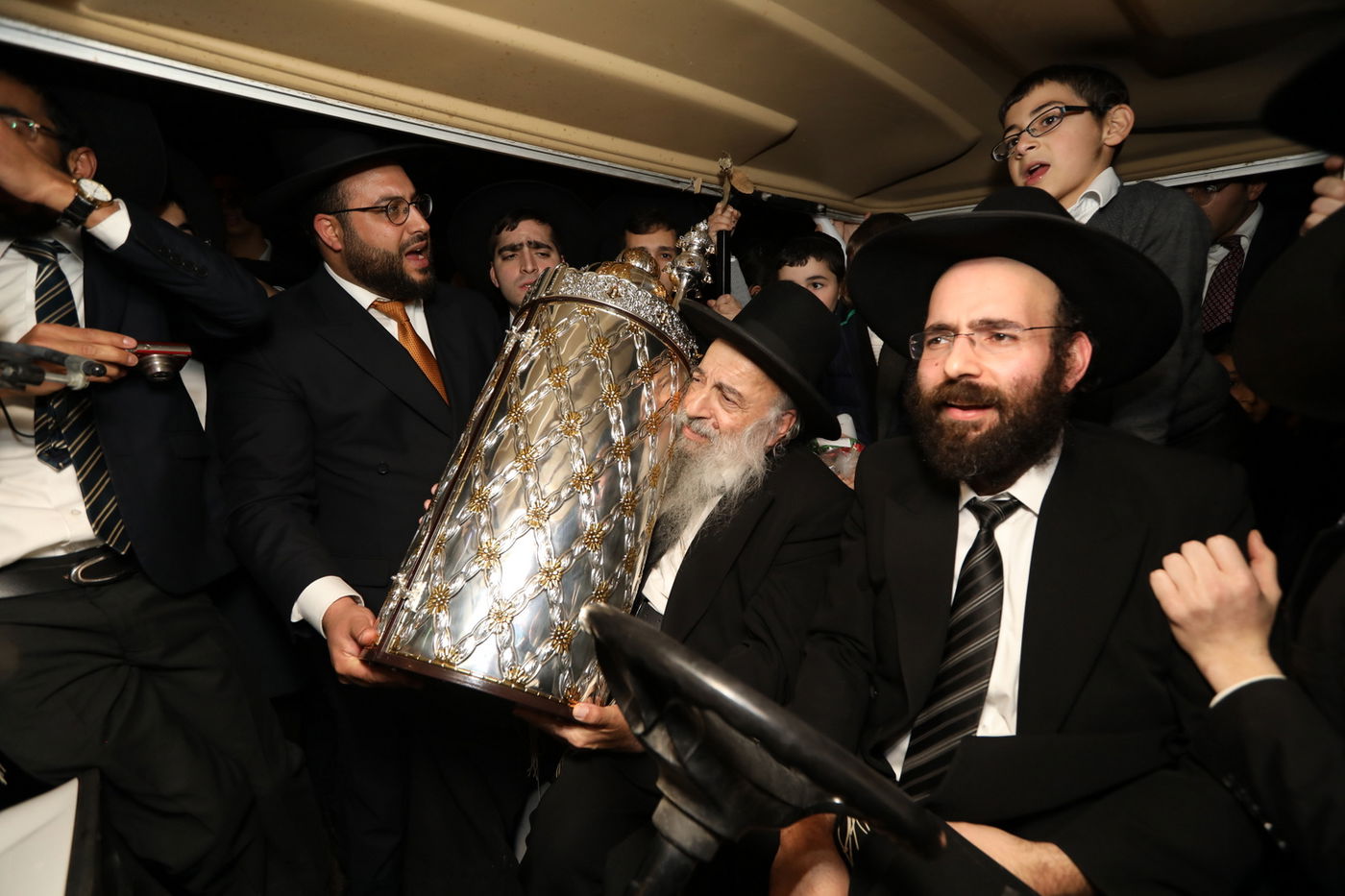 החגיגה הכפולה בישיבת 'קול אליהו' • תיעוד